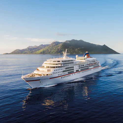 Pienellä laivalla/jahdilla