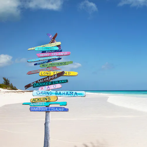 Valkoinen hiekkaranta Karibialla.