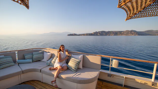 Elina Elixir Cruisesin pienellä jahdilla Kreikassa.