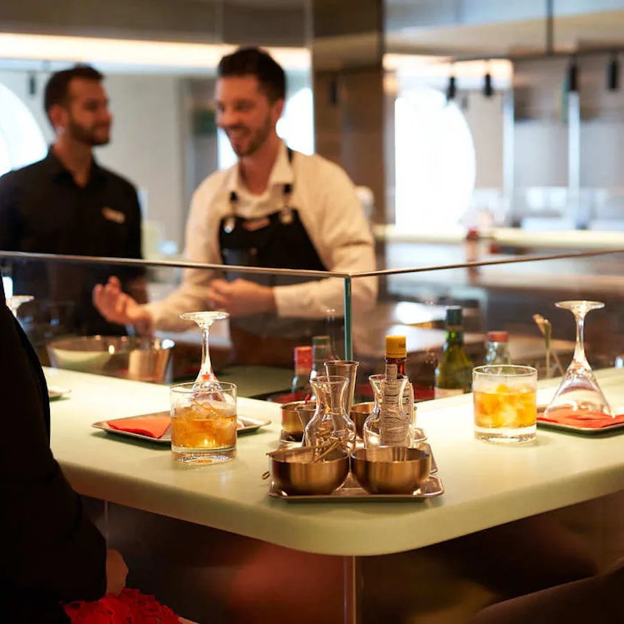 Bespoke cocktail klass ombord Virgin Voyagers